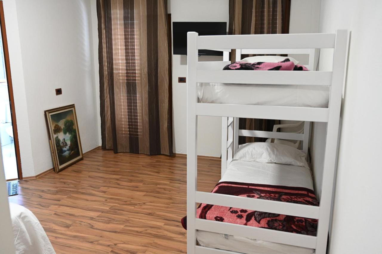 Hotel Freedom Lezha Kültér fotó