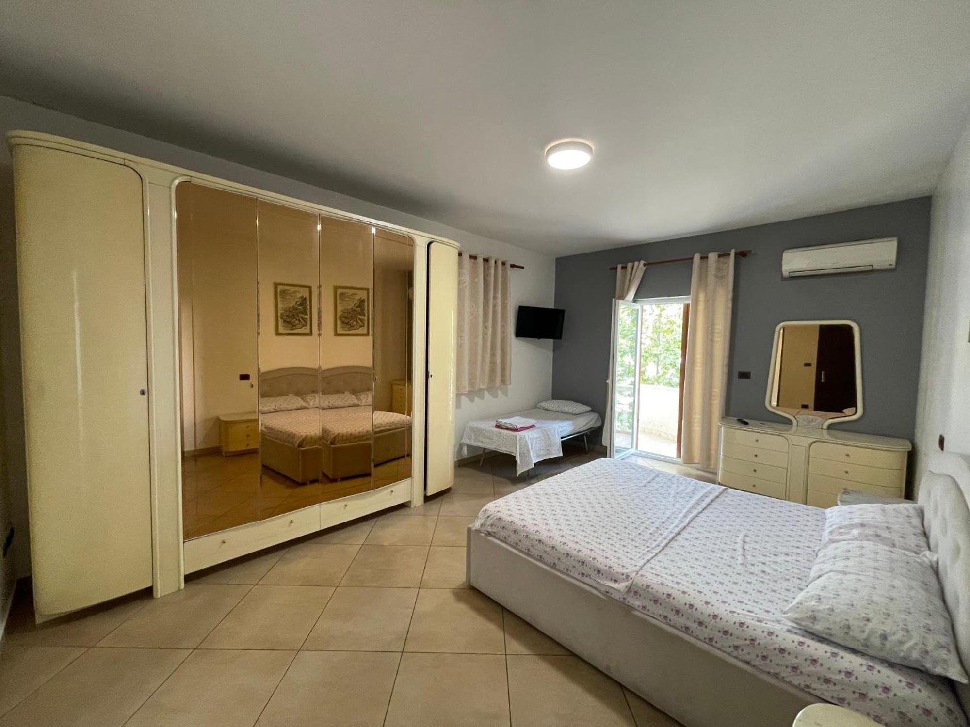 Hotel Freedom Lezha Kültér fotó